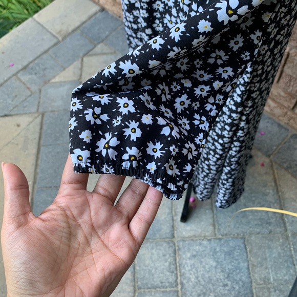 💥$11 - Daisy Dress 🌼 with a slit 👗💋 - Picture 3 of 6